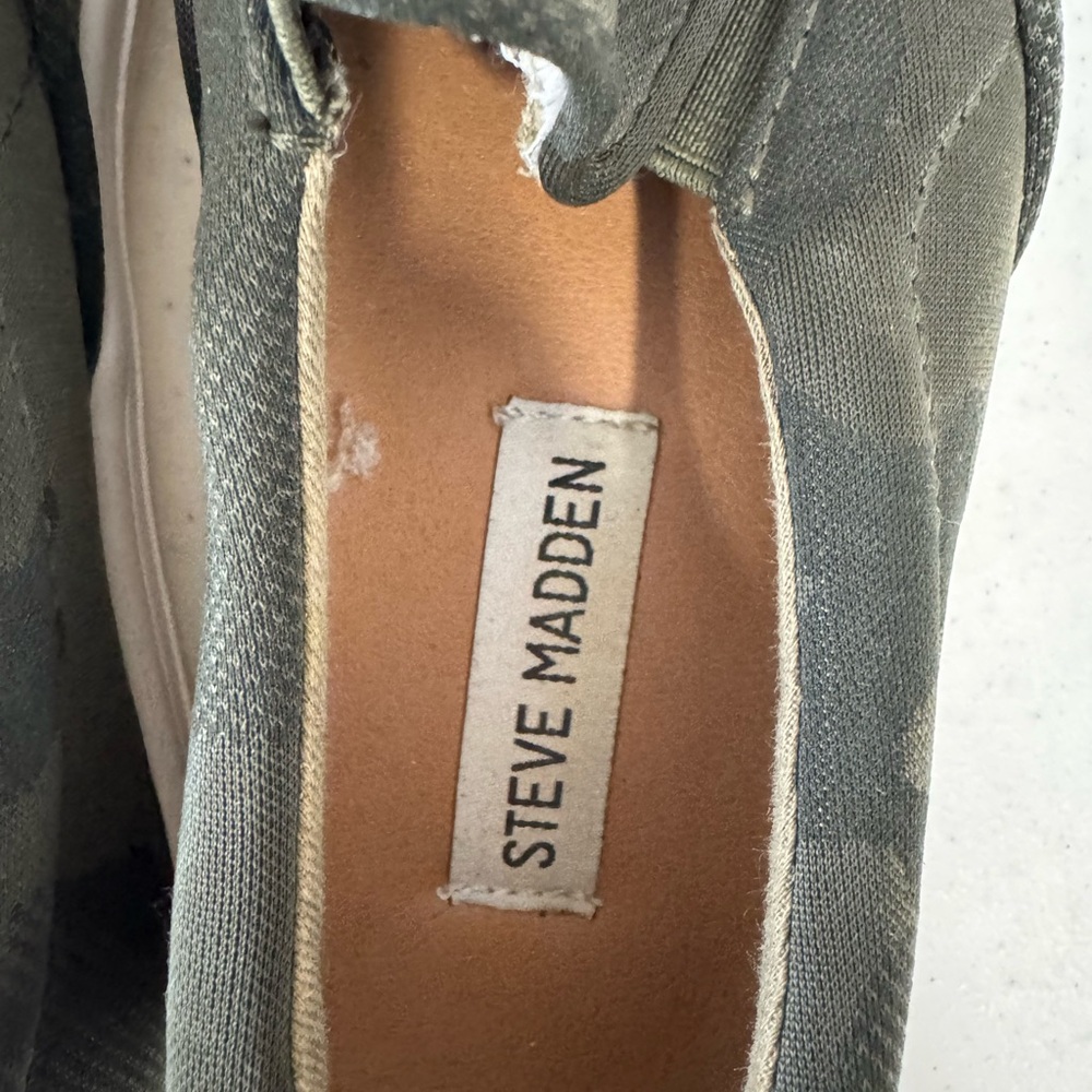 Steve Madden Green Camouflage Slip-Ons